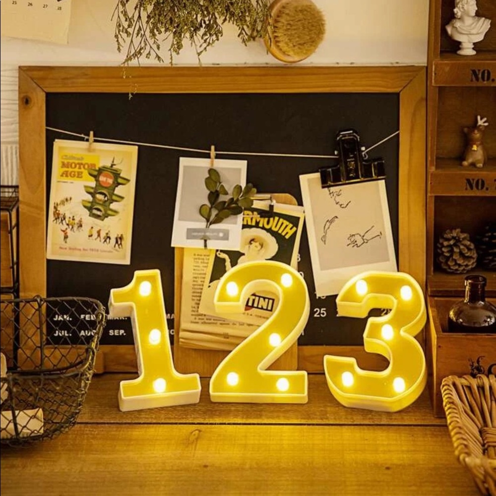 Number 4 shaped decorative light